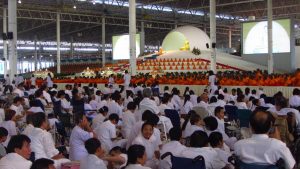 Maandelijkse meditatieceremonie in Wat Phra Dhammakaya